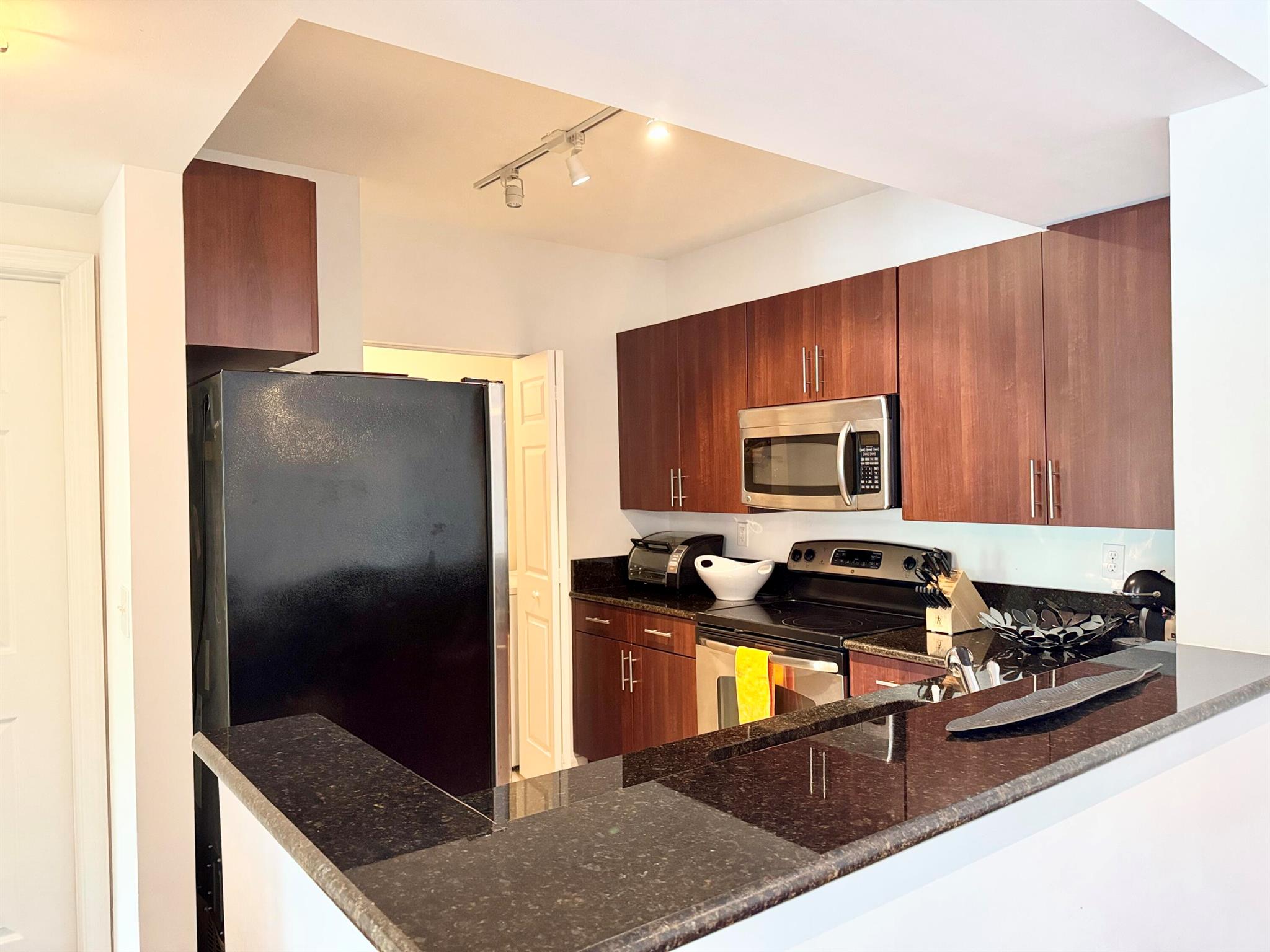RESIDENCES AT MIDTOWN CON - Residential Lease