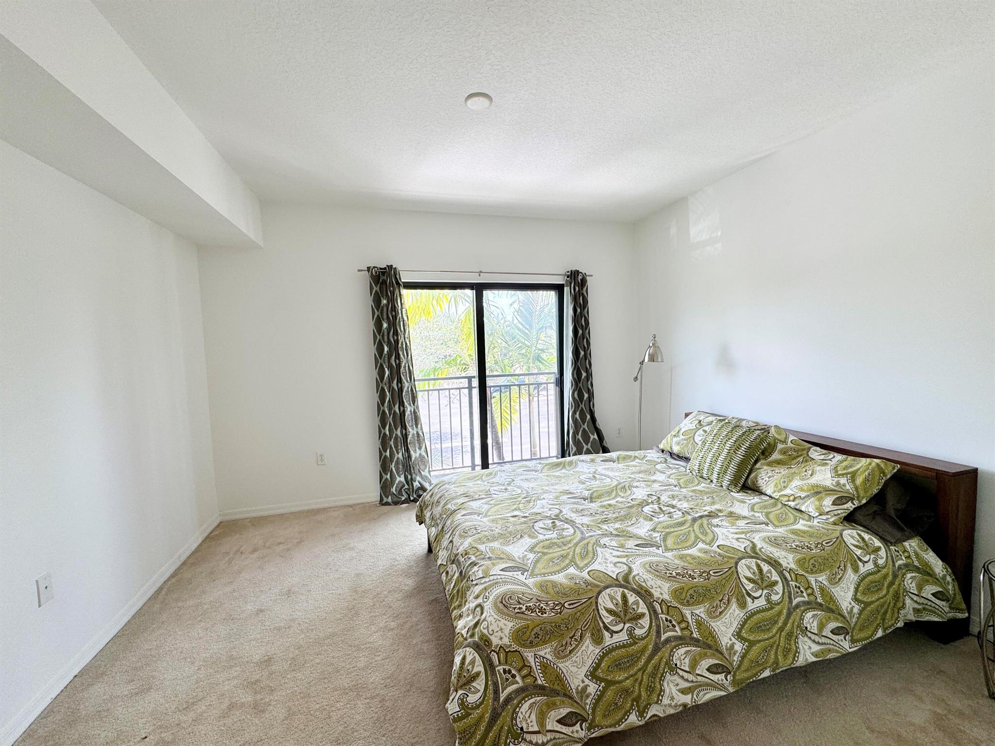 RESIDENCES AT MIDTOWN CON - Residential Lease