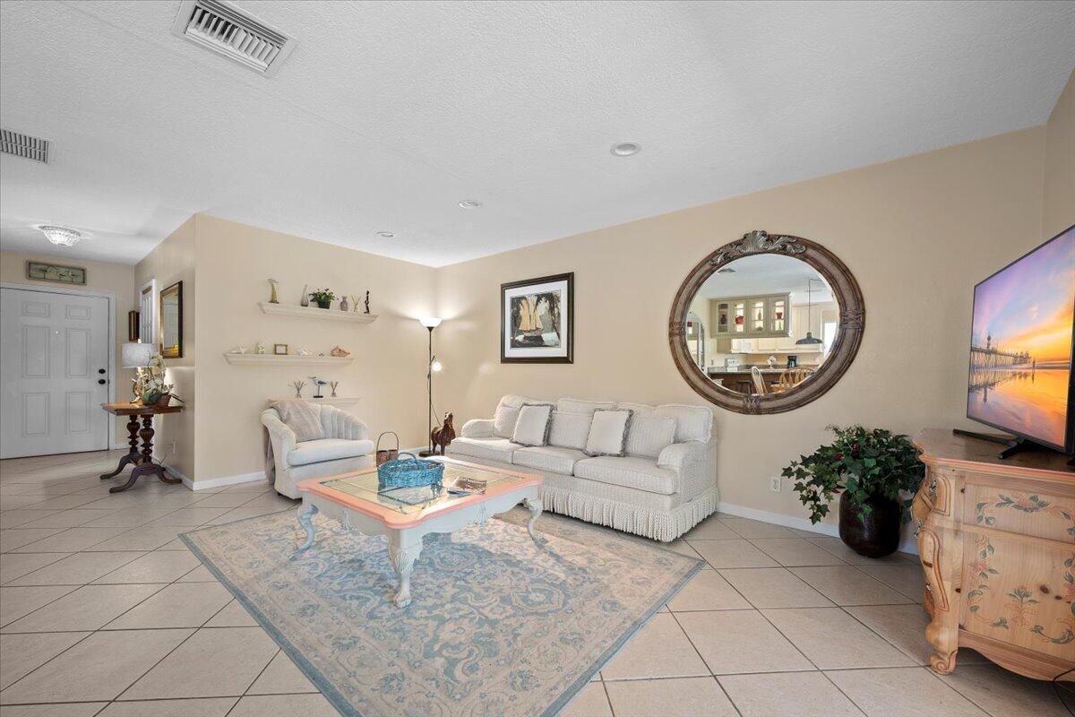 Properties 1419 Riverside Circle