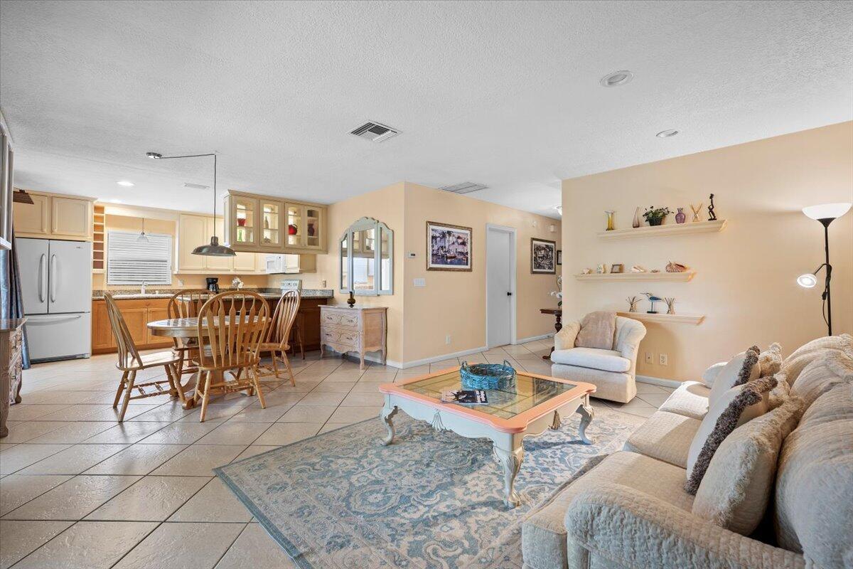 Properties 1419 Riverside Circle