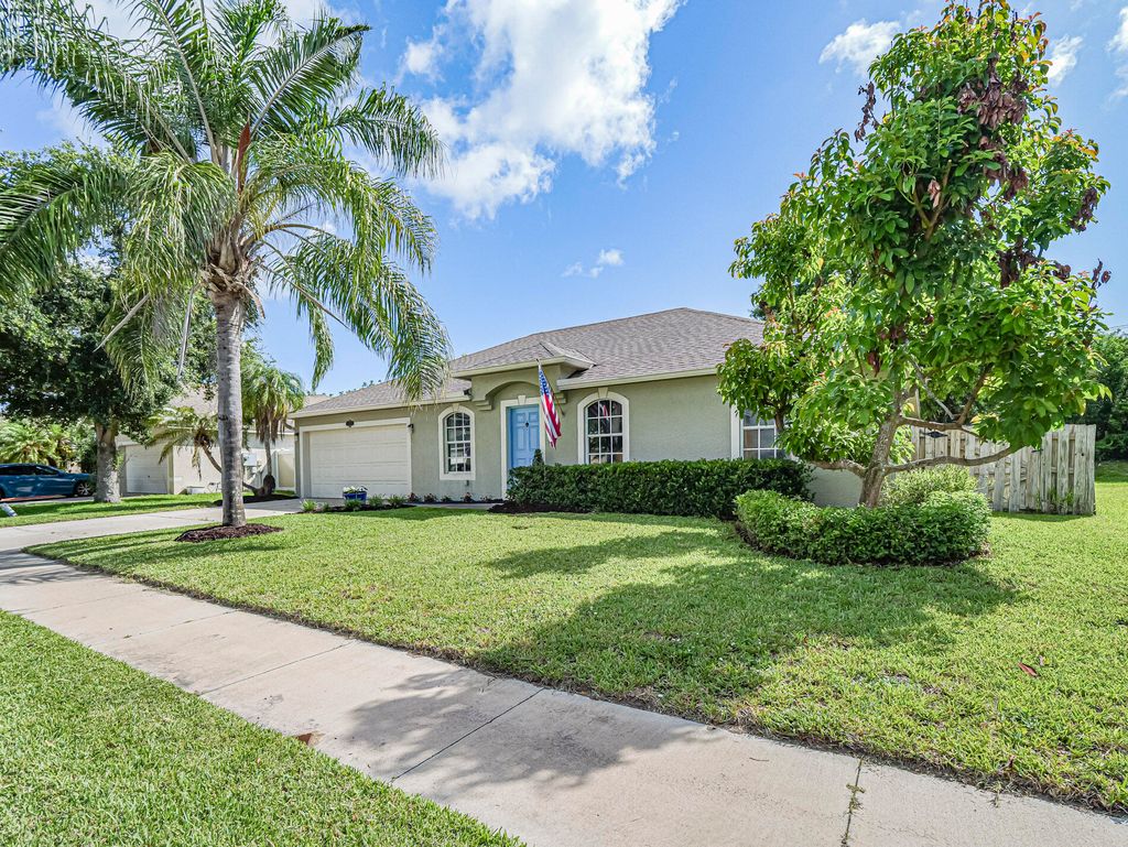 Photo of 6029 Ridge Lake Circle, Vero Beach, FL 32967 (MLS # B26032476)