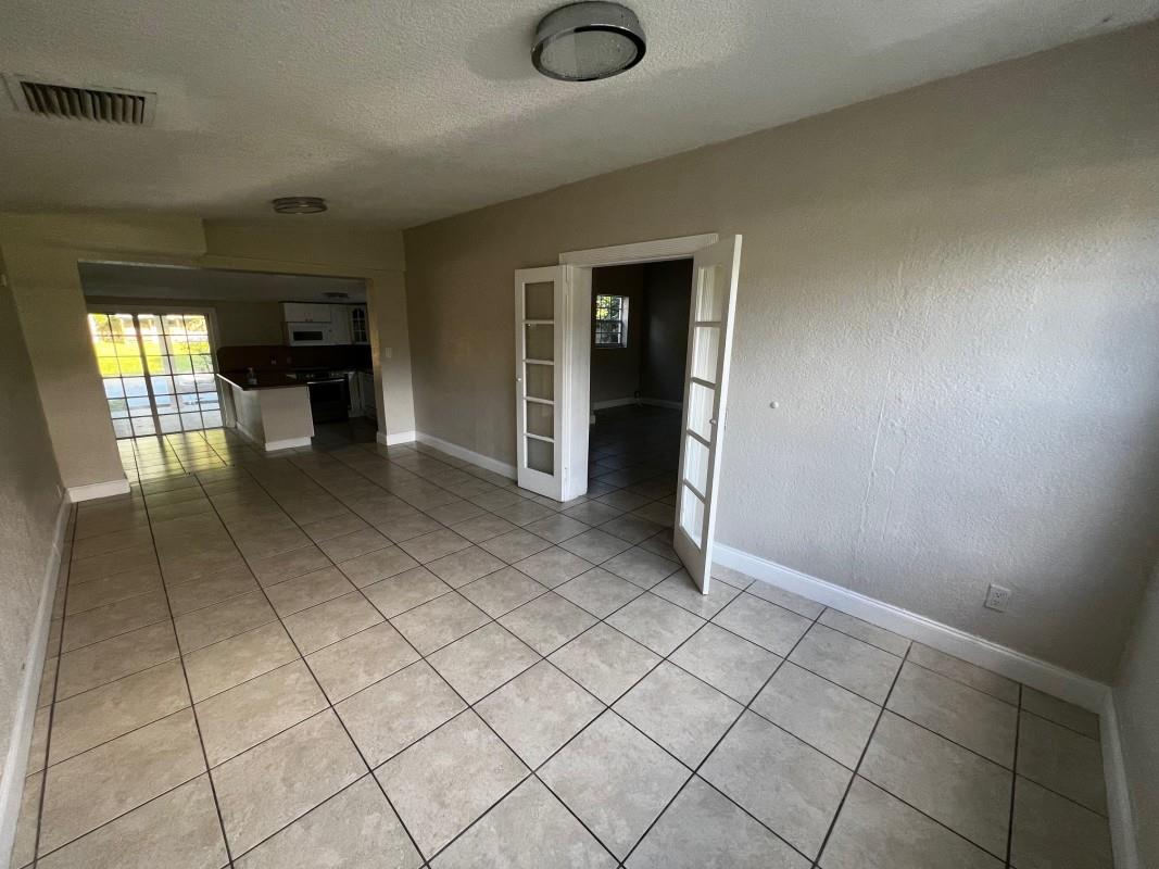 5925 SW 87th Ave