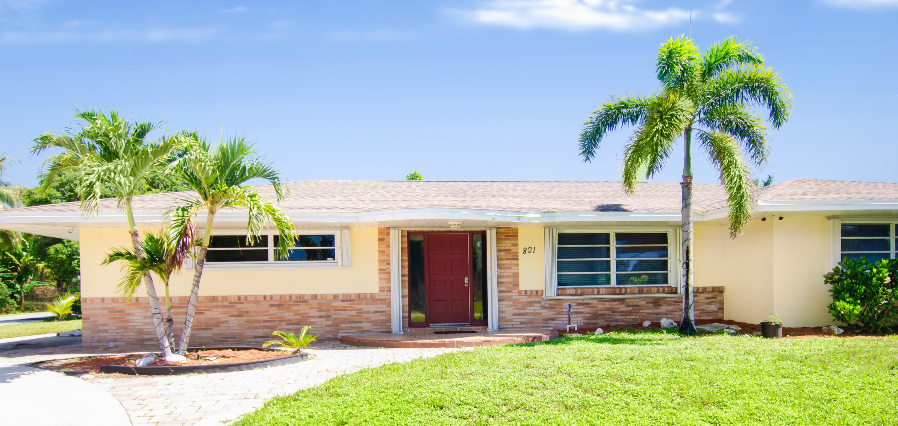 891 LYNDON Drive