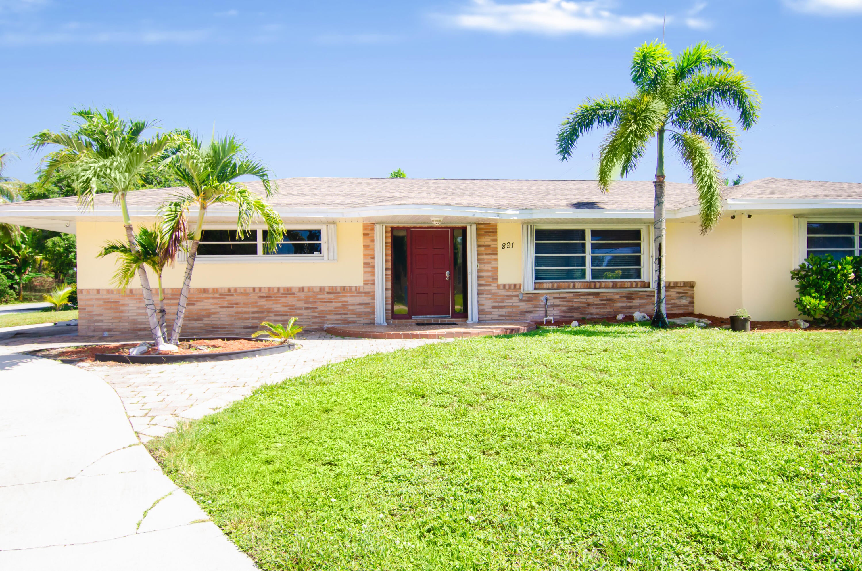 891 LYNDON Drive