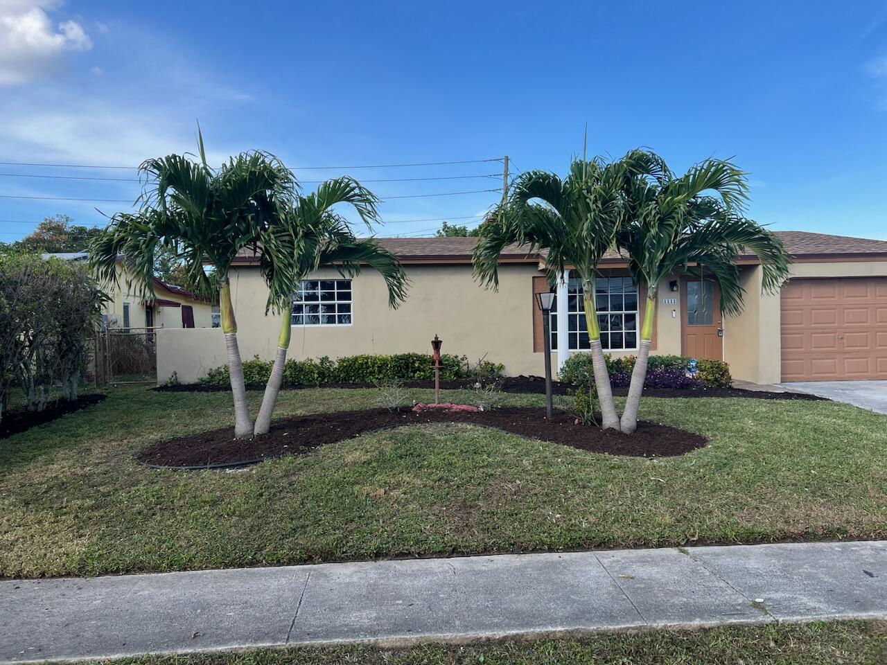ESQUIRE LAKE ESTATES SEC 1 - Residential