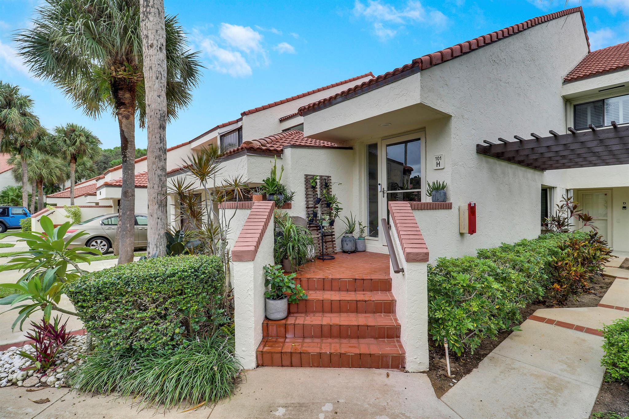 SEA OATS OF JUNO BEACH CO - Residential Lease