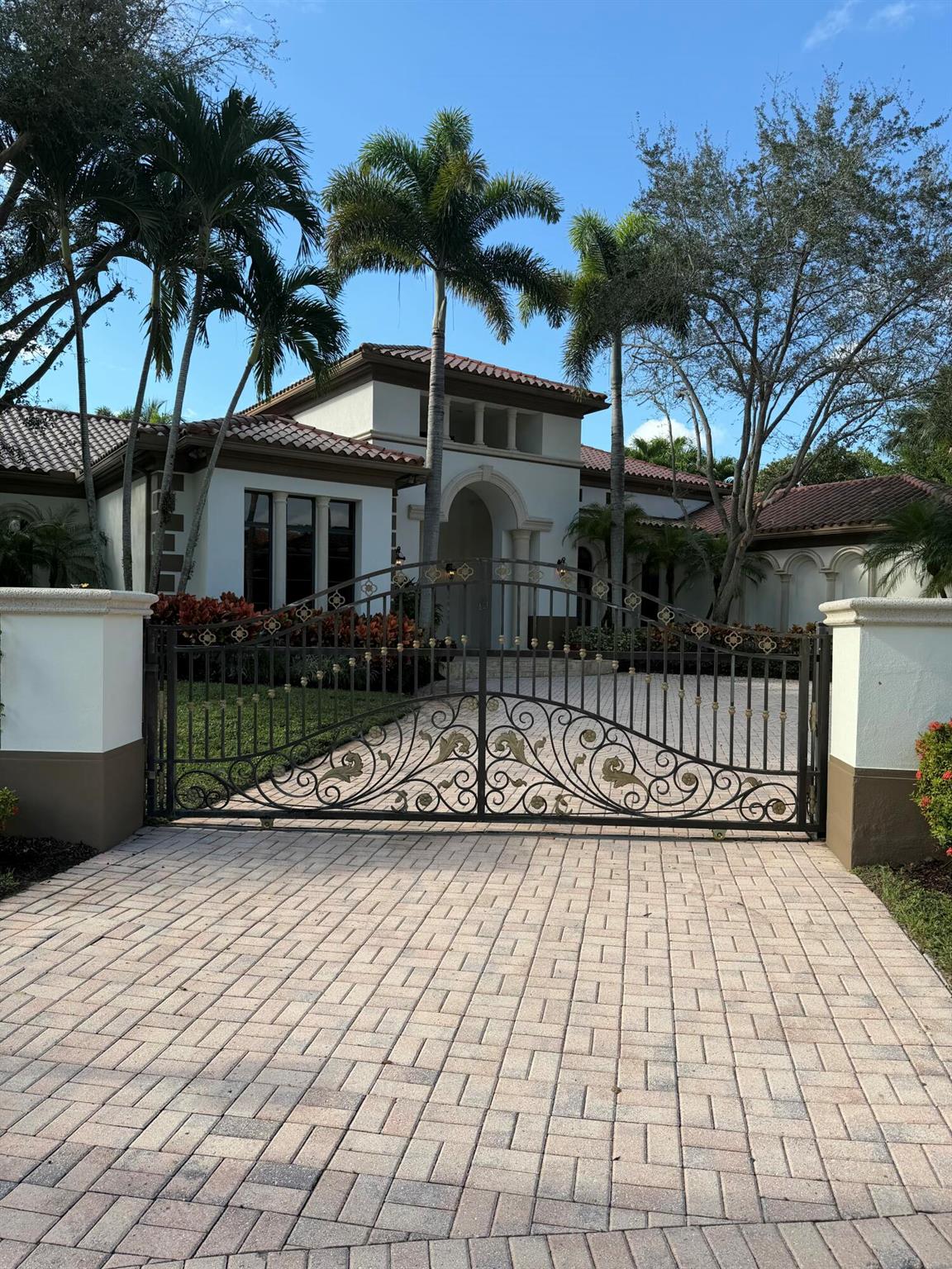 VINTAGE OAKS - Residential