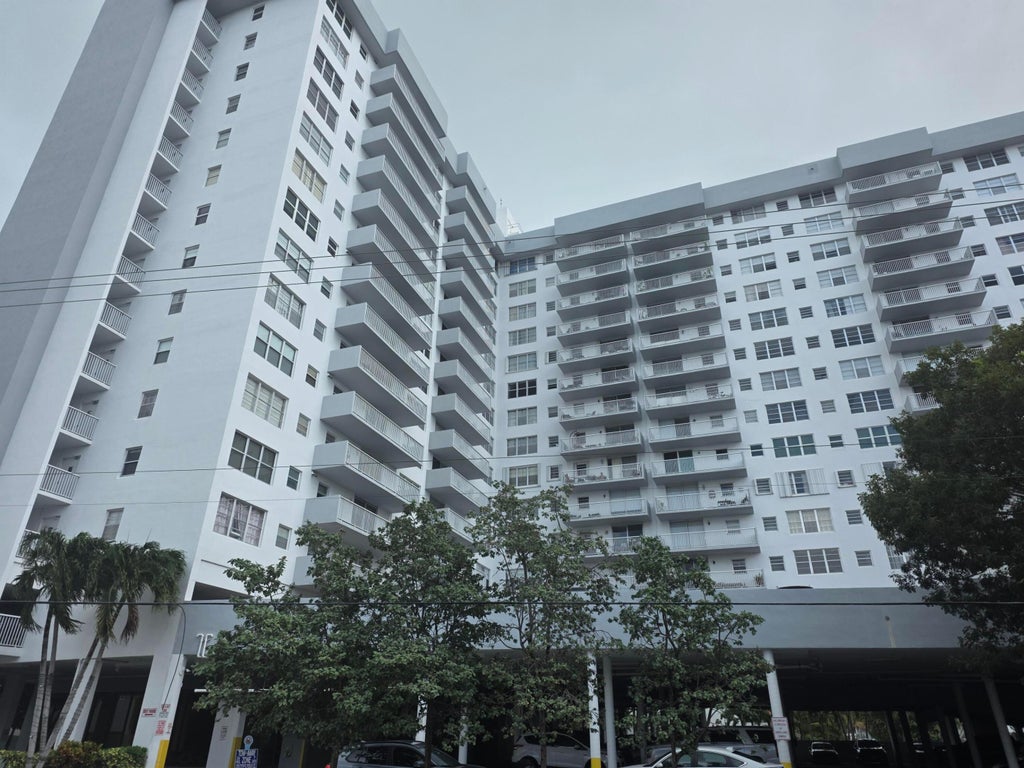 Photo of 137 GOLDEN ISLES Drive #609, Hallandale Beach, FL 33009 (MLS # B26092984)
