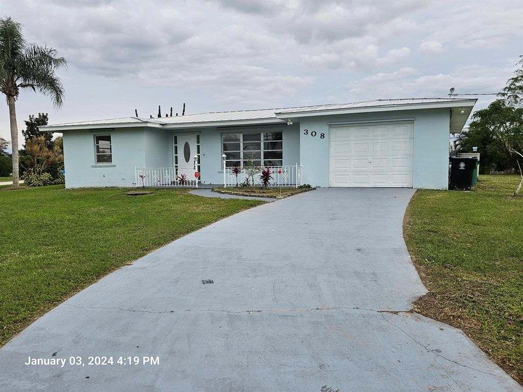 Photo of 308 SE Verada Avenue, Port Saint Lucie, FL 34983 (MLS # R10947110)