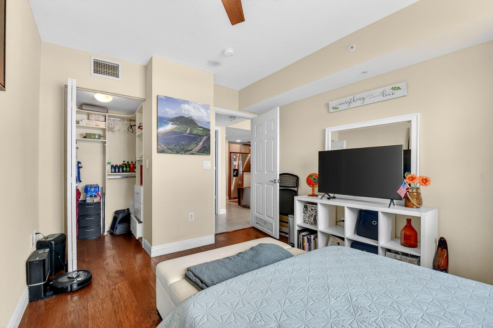 610 CLEMATIS CONDO - Residential