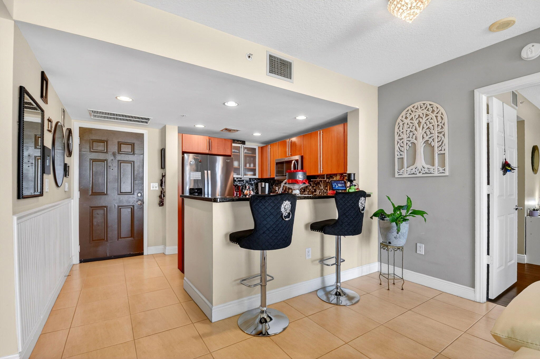 610 CLEMATIS CONDO - Residential