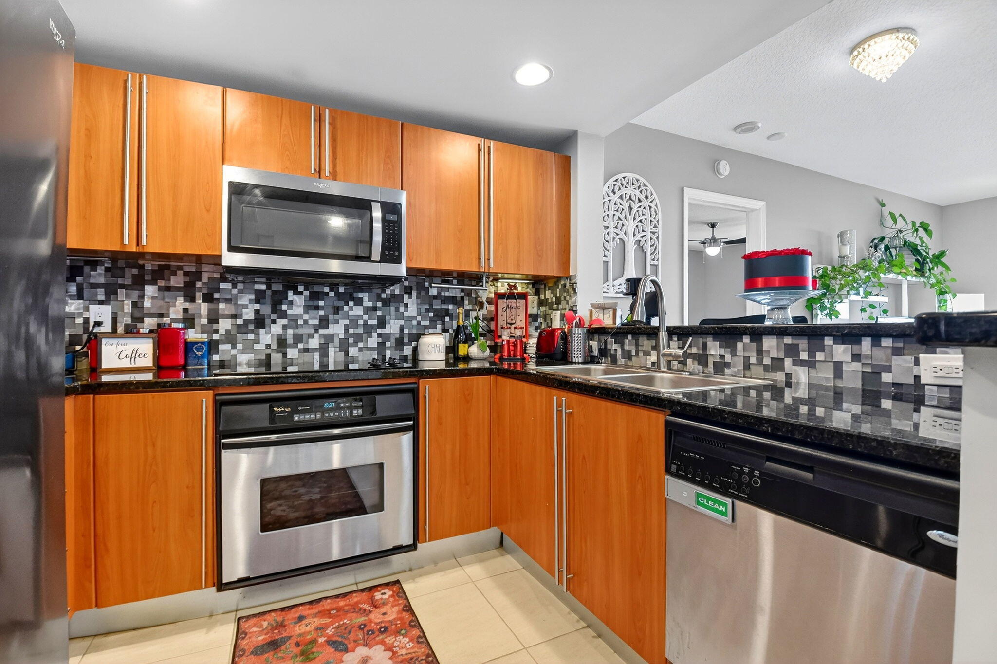 610 CLEMATIS CONDO - Residential