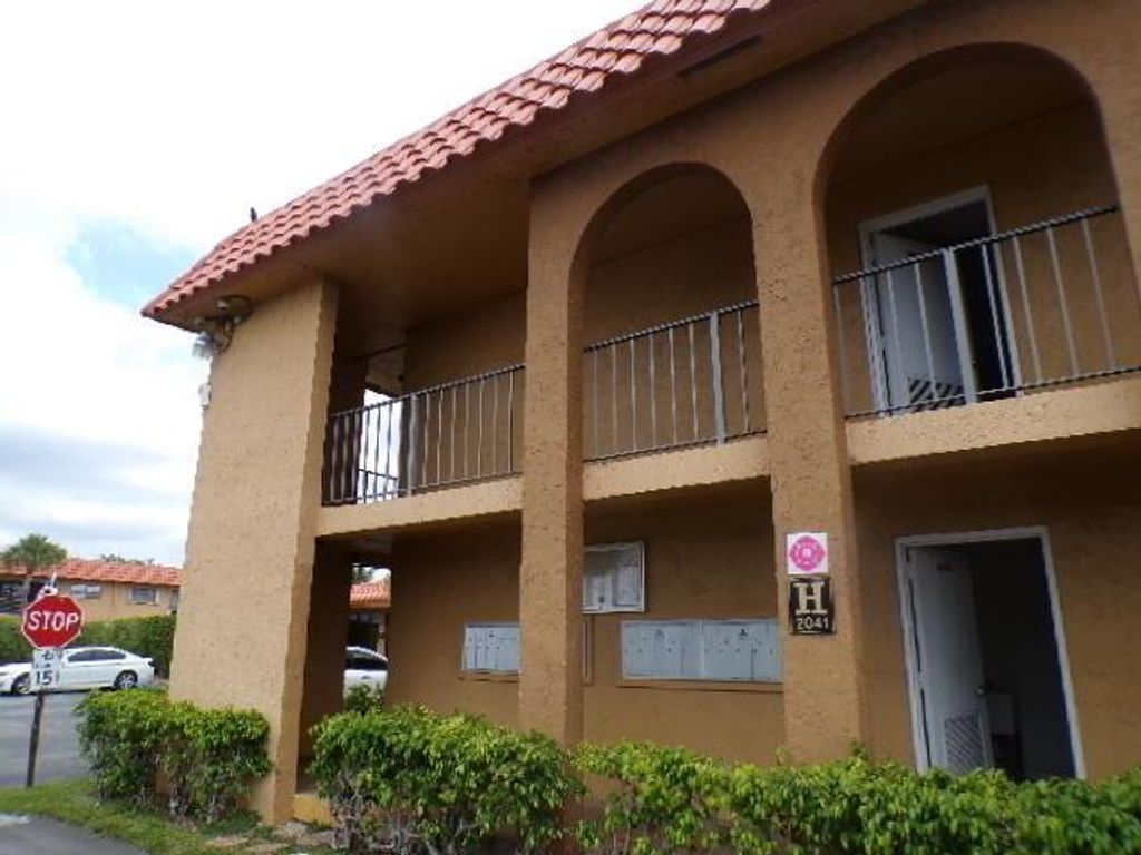 Photo of 2041 Woolbright Road #H202, Boynton Beach, FL 33426 (MLS # R11118259)