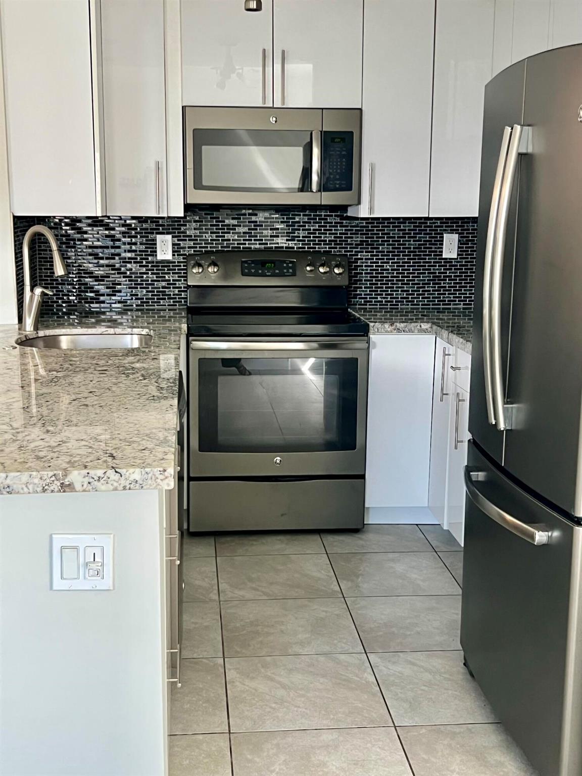 KINGS POINT BURGUNDY - Residential Lease