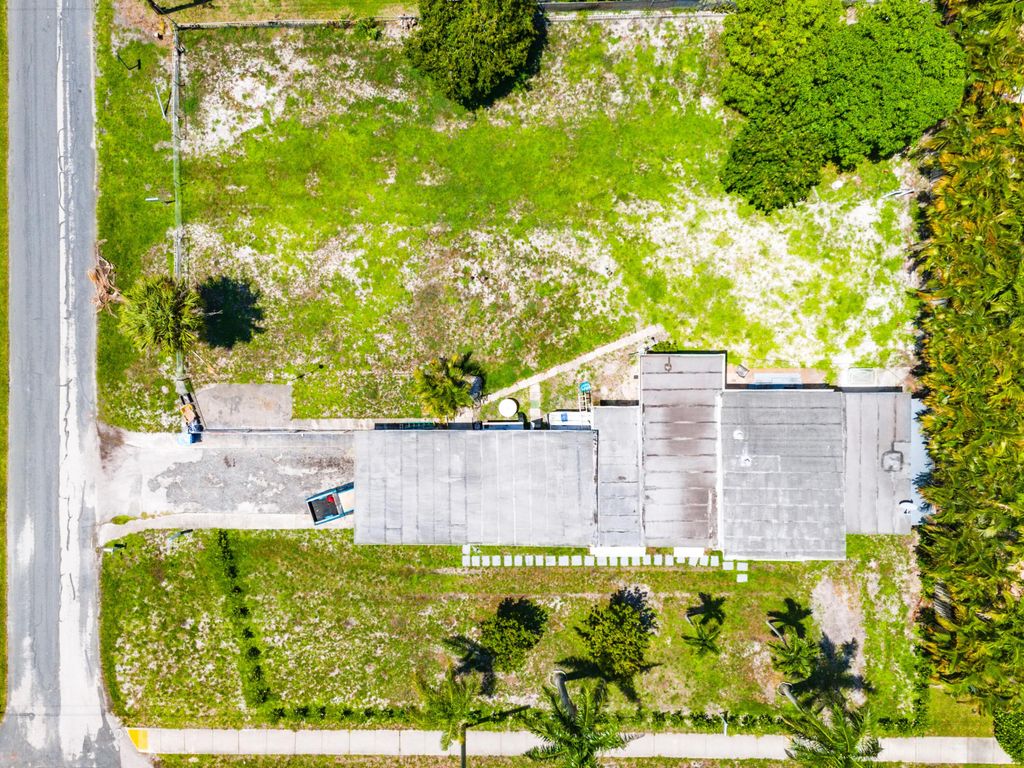 Photo of 335 Gulfstream Boulevard, Boynton Beach, FL 33435 (MLS # R11153852)