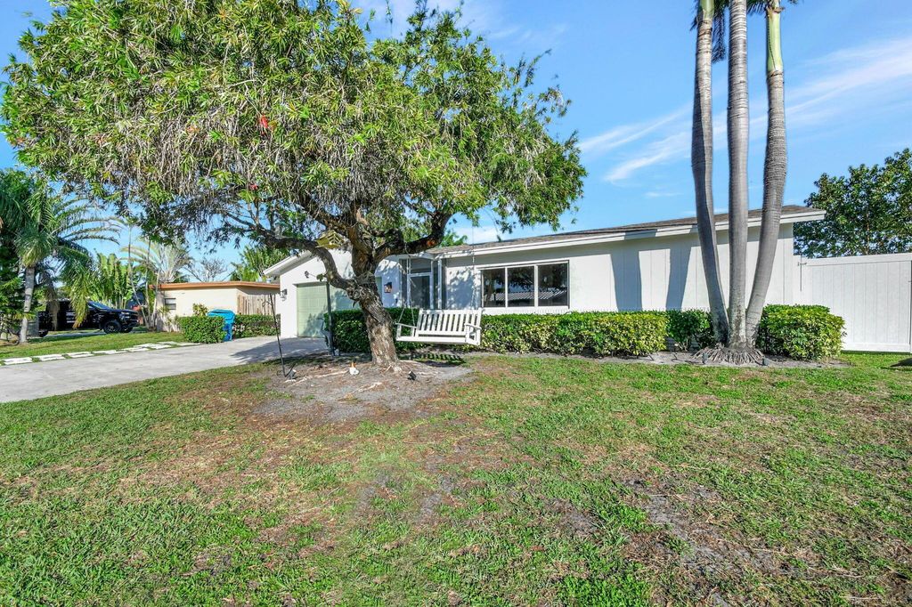 Photo of 2548 SW 11th Court, Boynton Beach, FL 33426 (MLS # R11058560)