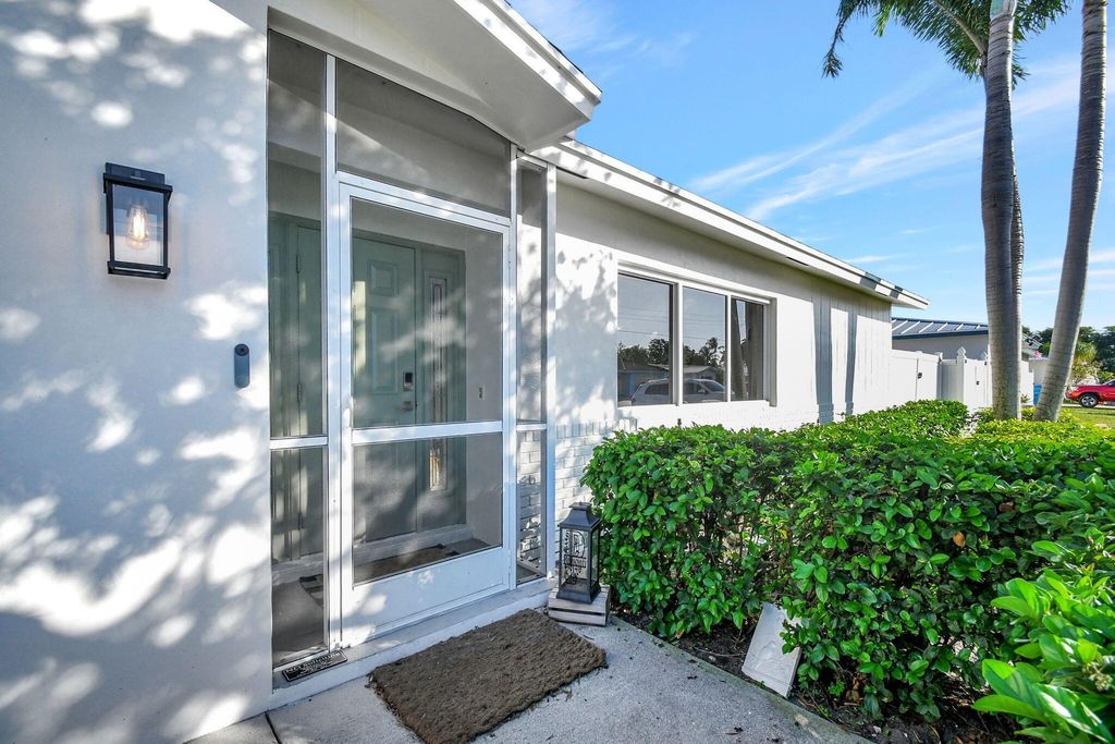 Photo of 2548 SW 11th Court, Boynton Beach, FL 33426 (MLS # R11058560)