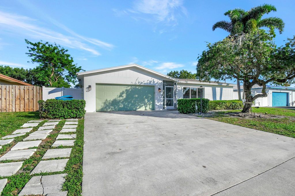 Photo of 2548 SW 11th Court, Boynton Beach, FL 33426 (MLS # R11058560)
