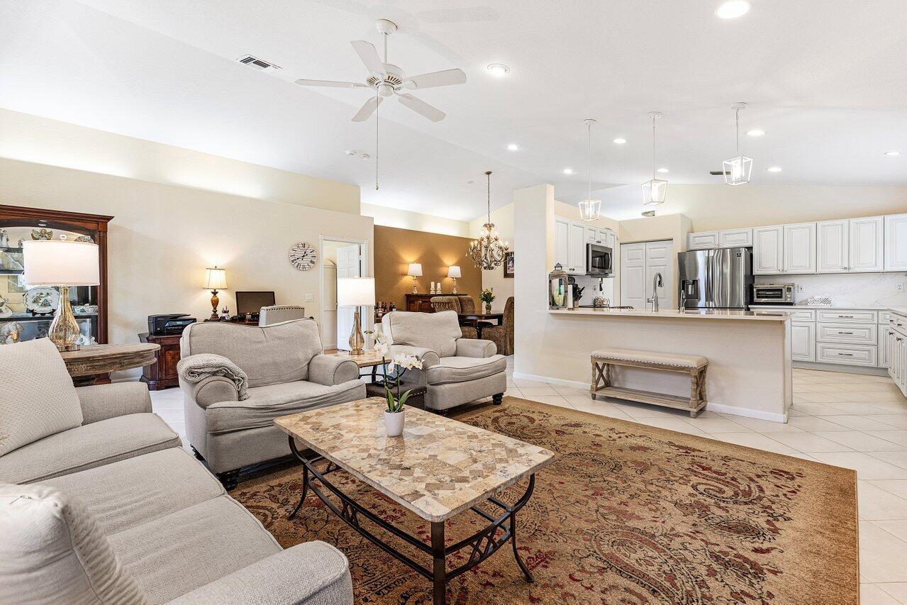 VALENCIA LAKES 3 - Residential