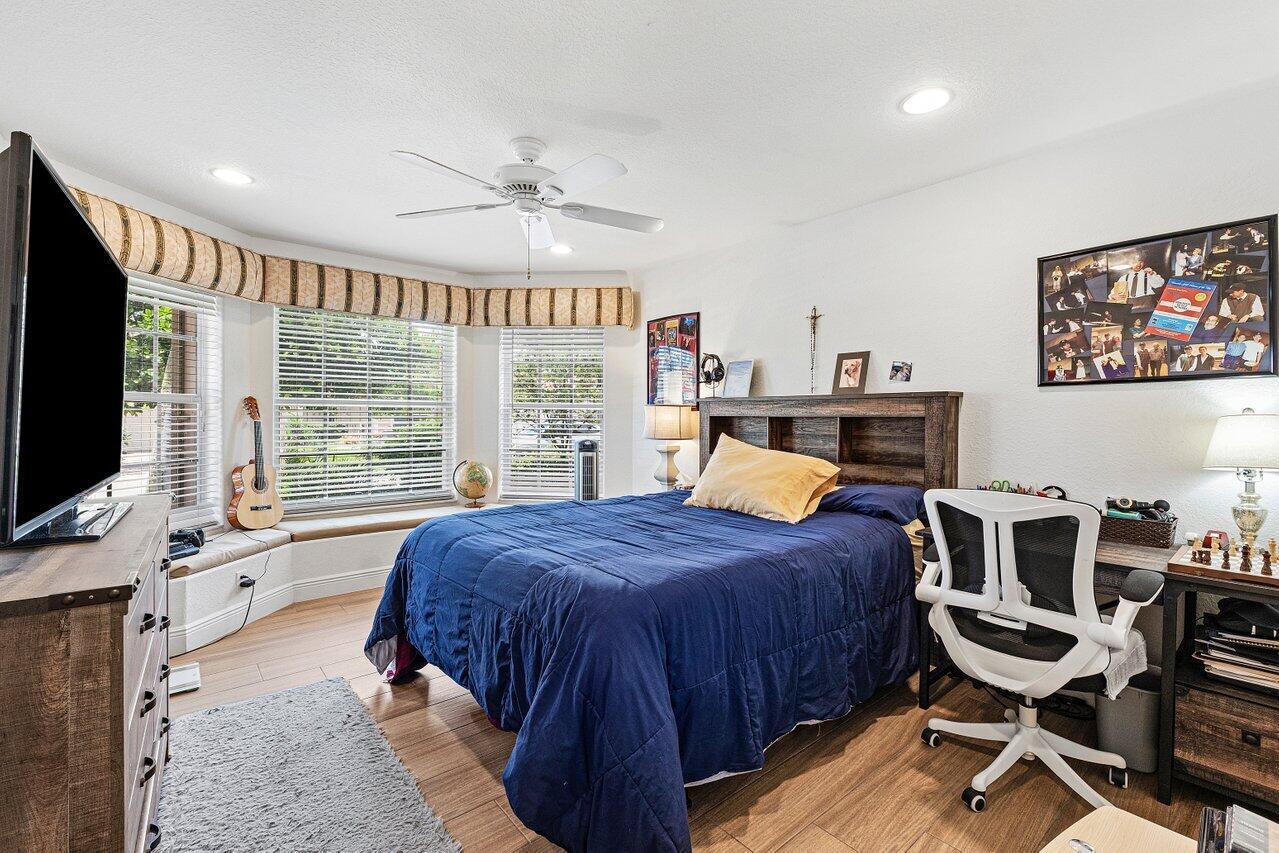 VALENCIA LAKES 3 - Residential