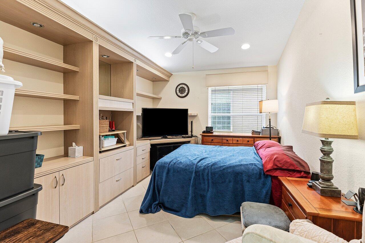 VALENCIA LAKES 3 - Residential