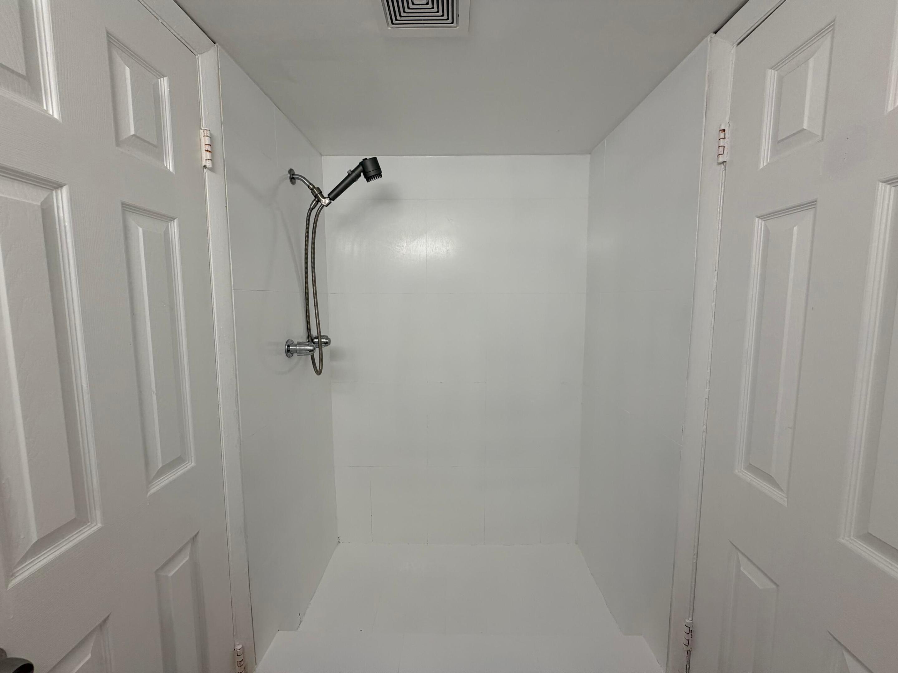 HOLLYWOOD - Residential Lease