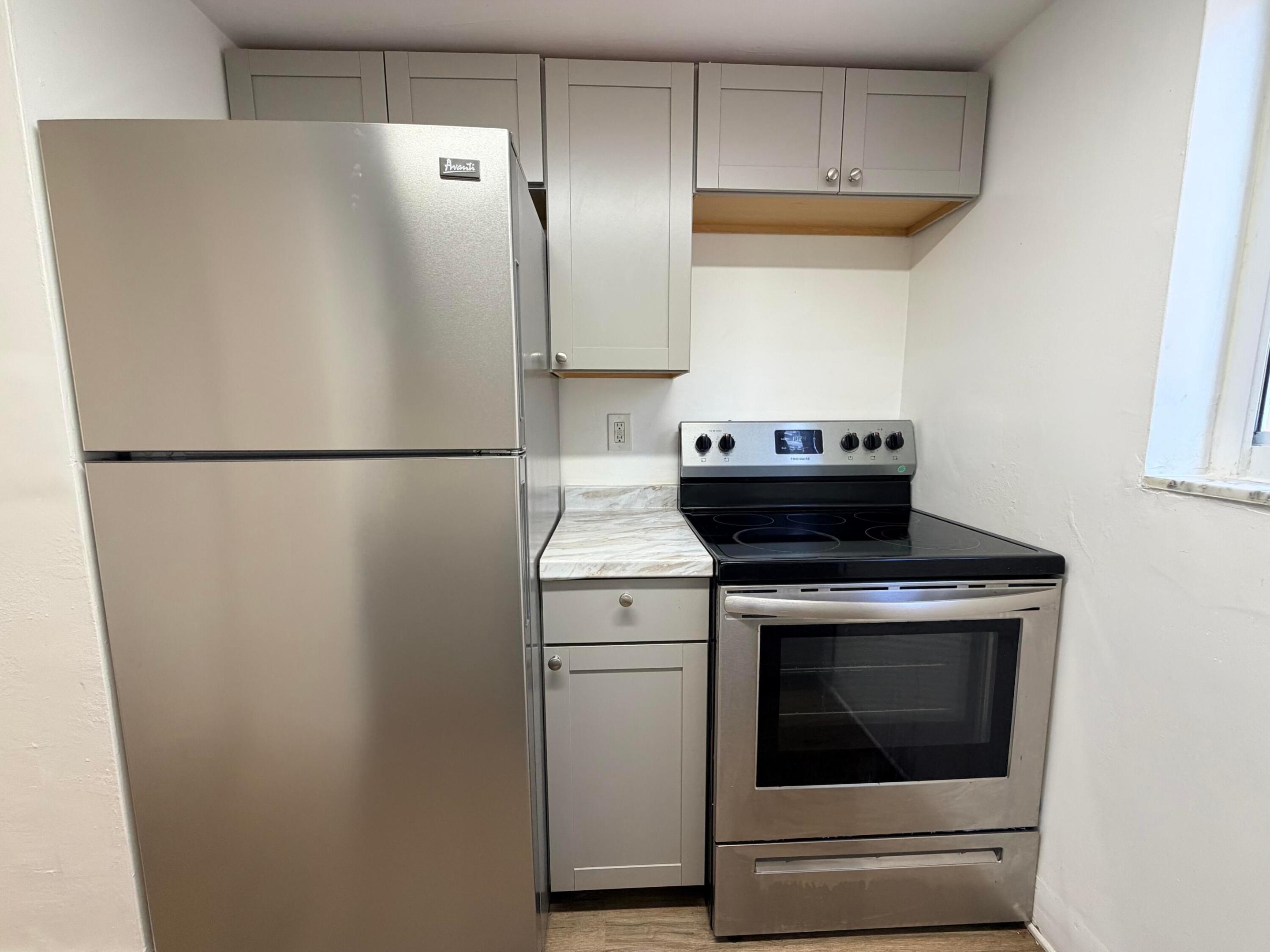 HOLLYWOOD - Residential Lease