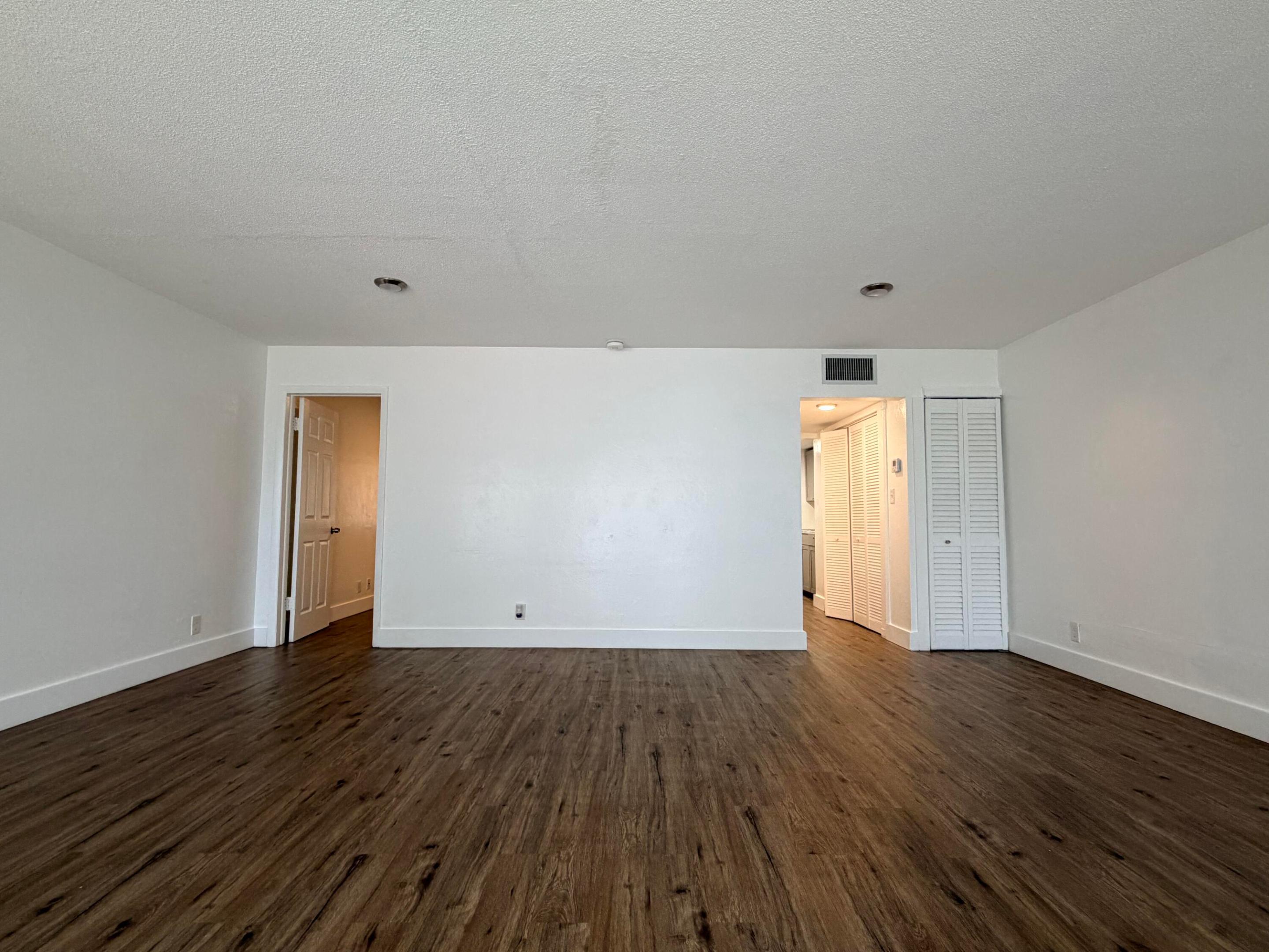 HOLLYWOOD - Residential Lease