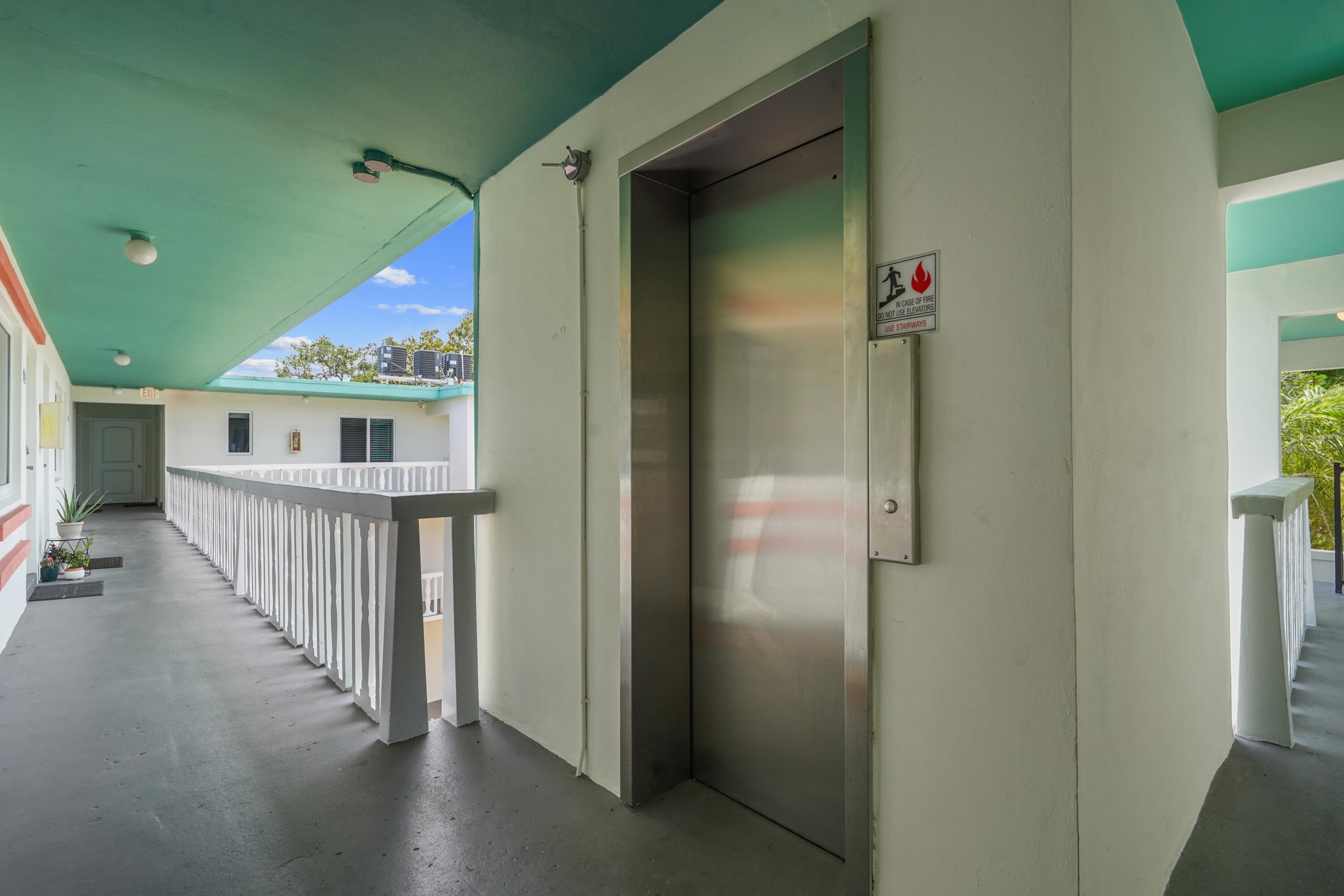 HOLLYWOOD - Residential Lease