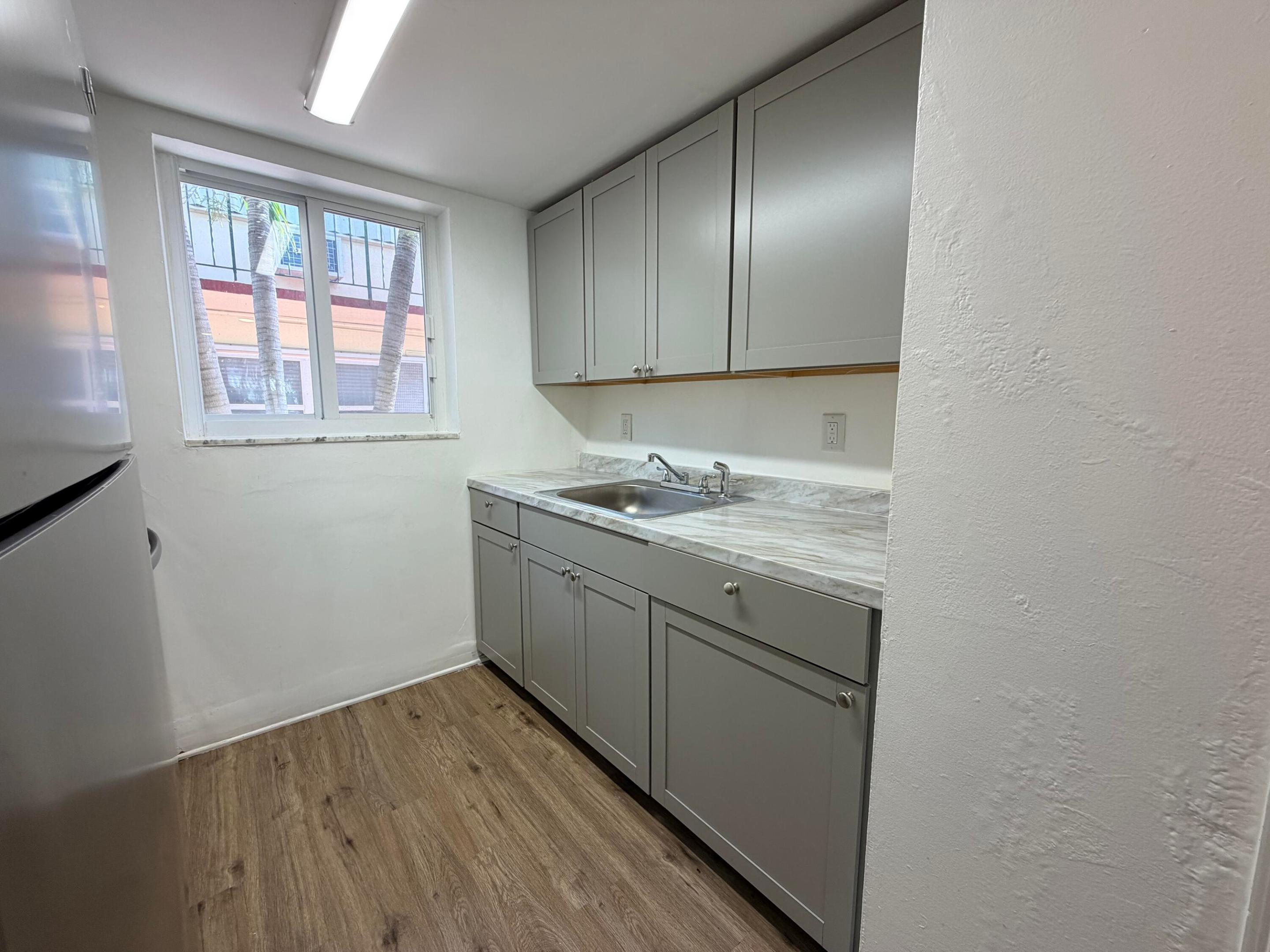 HOLLYWOOD - Residential Lease