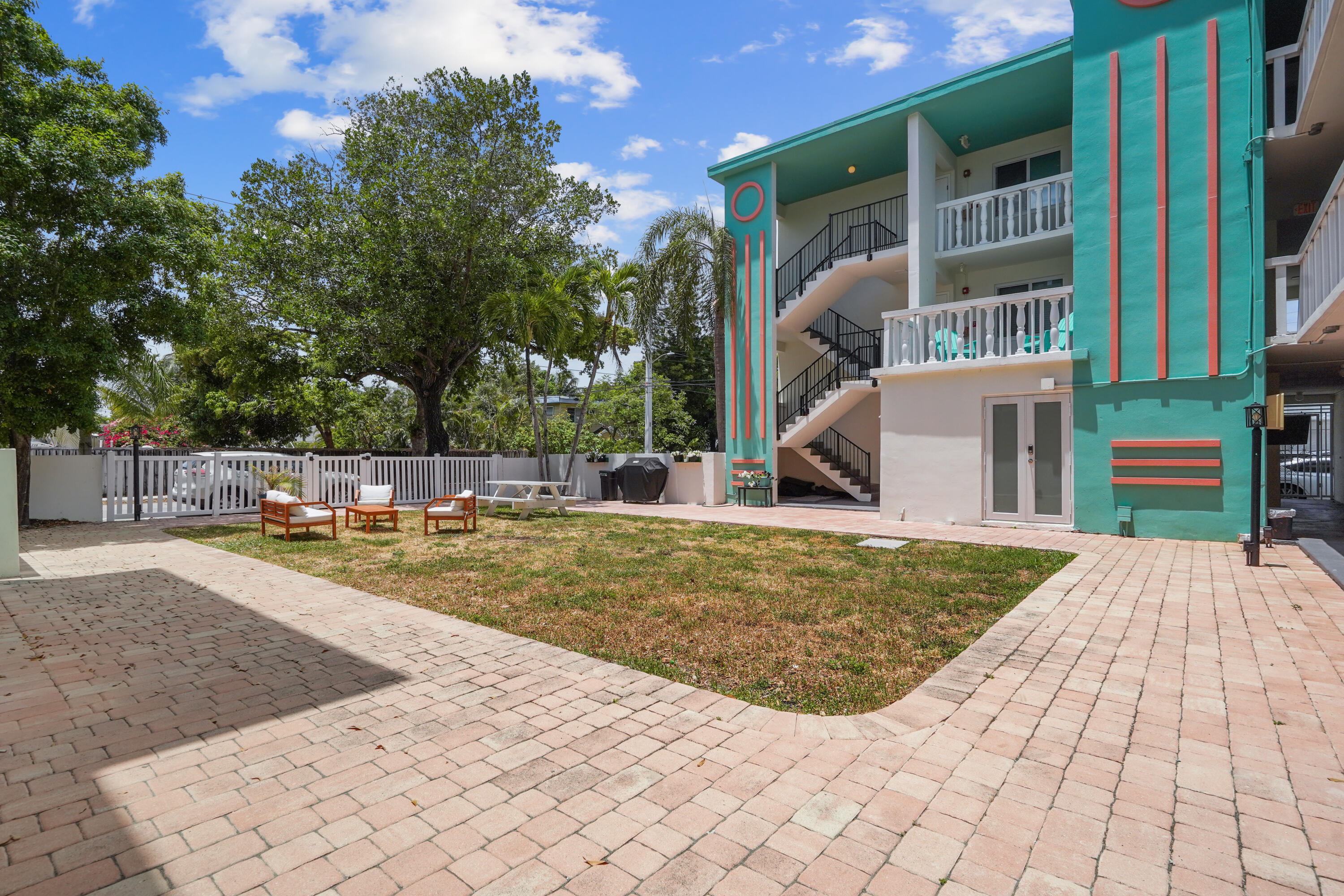 HOLLYWOOD - Residential Lease