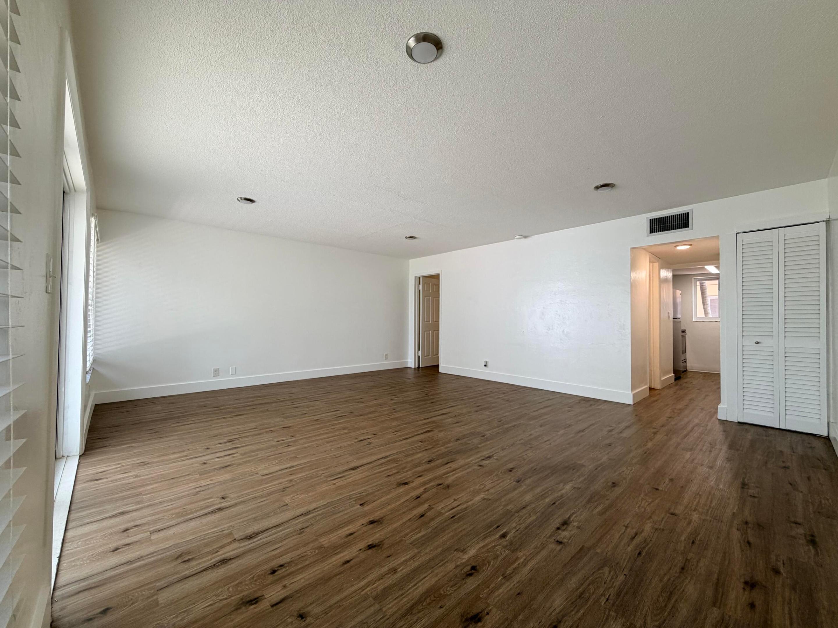 HOLLYWOOD - Residential Lease