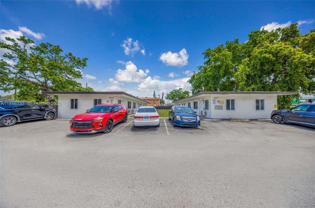 Photo of 3932 SW 12th Place #Unit 1, Fort Lauderdale, FL 33312 (MLS # B26060800)
