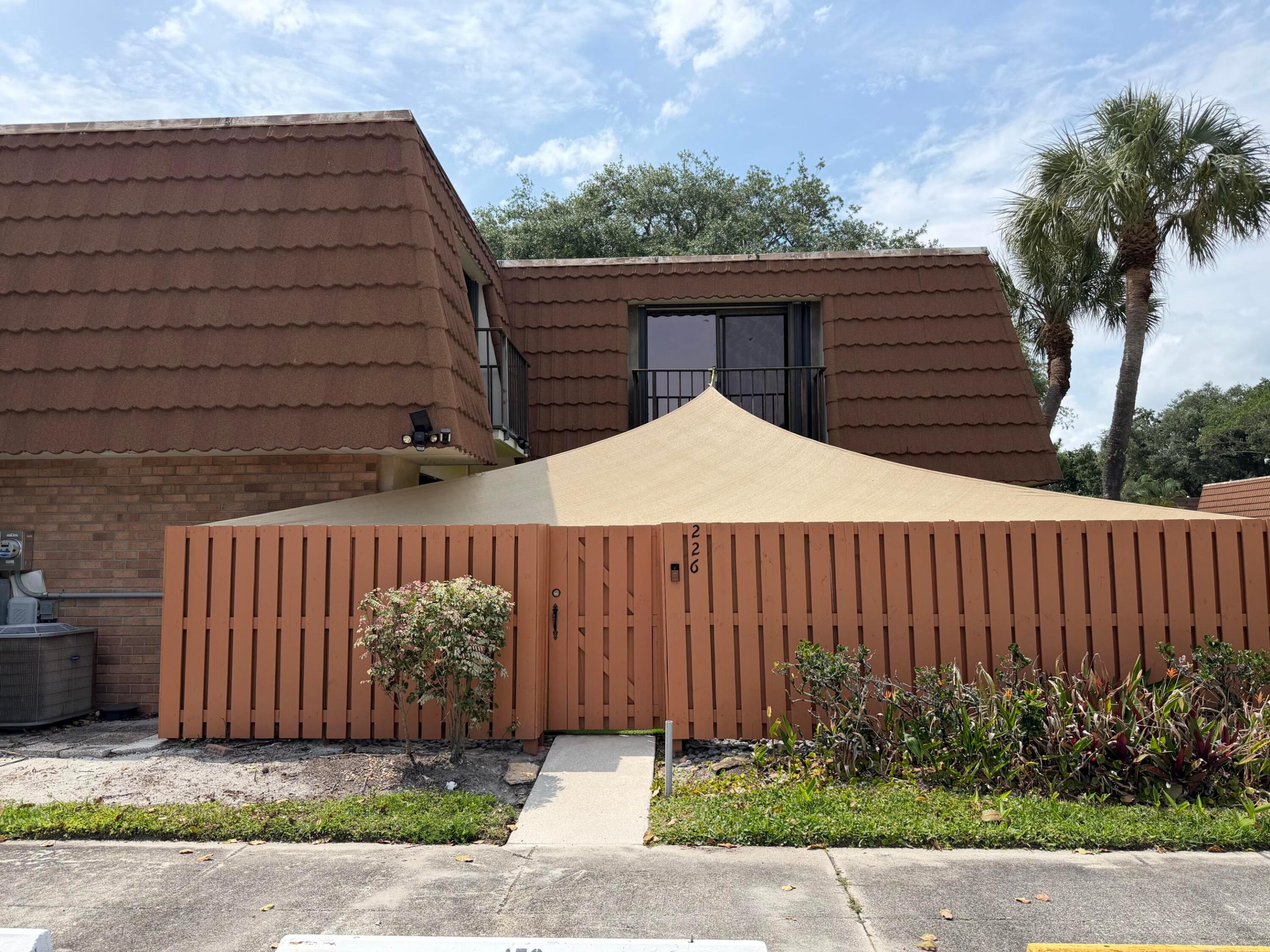 VILLAGE OF SANDALWOOD LAKES NORTH - Residential