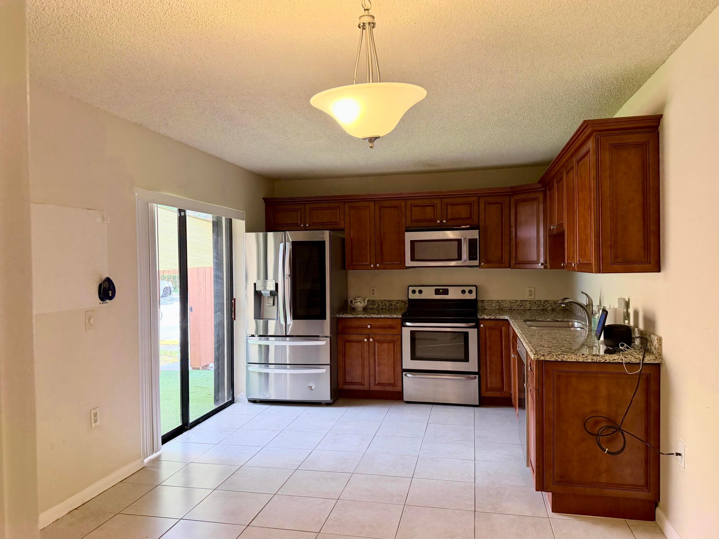 VILLAGE OF SANDALWOOD LAKES NORTH - Residential