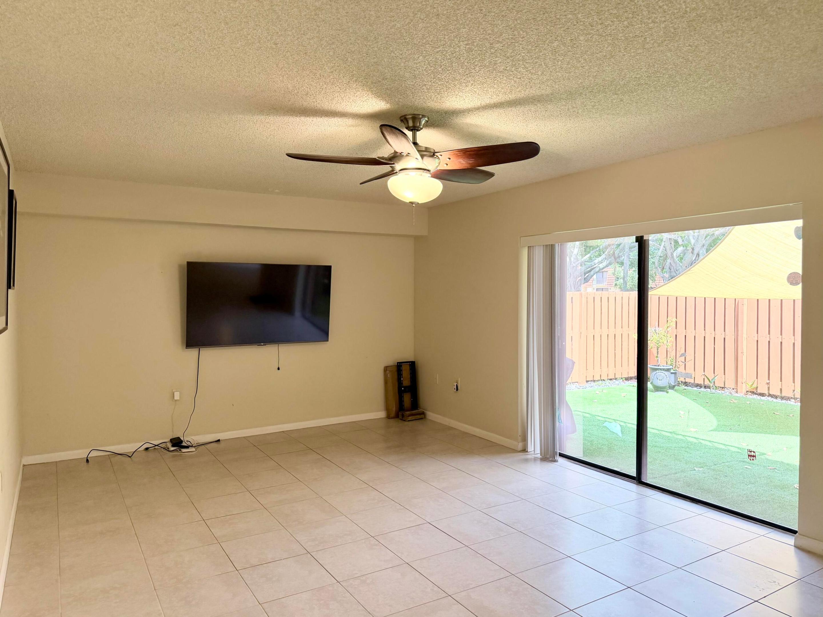 VILLAGE OF SANDALWOOD LAKES NORTH - Residential