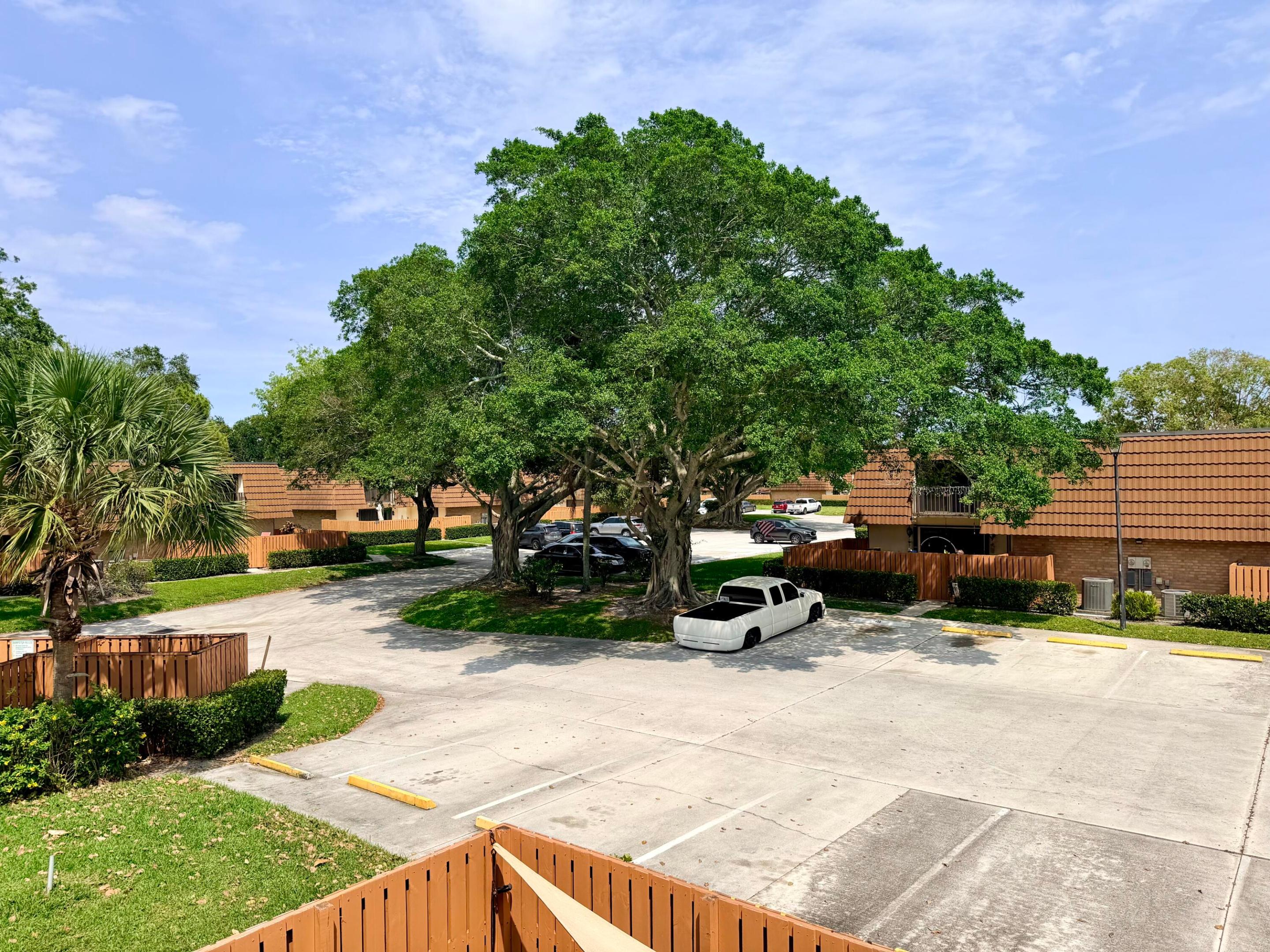 VILLAGE OF SANDALWOOD LAKES NORTH - Residential