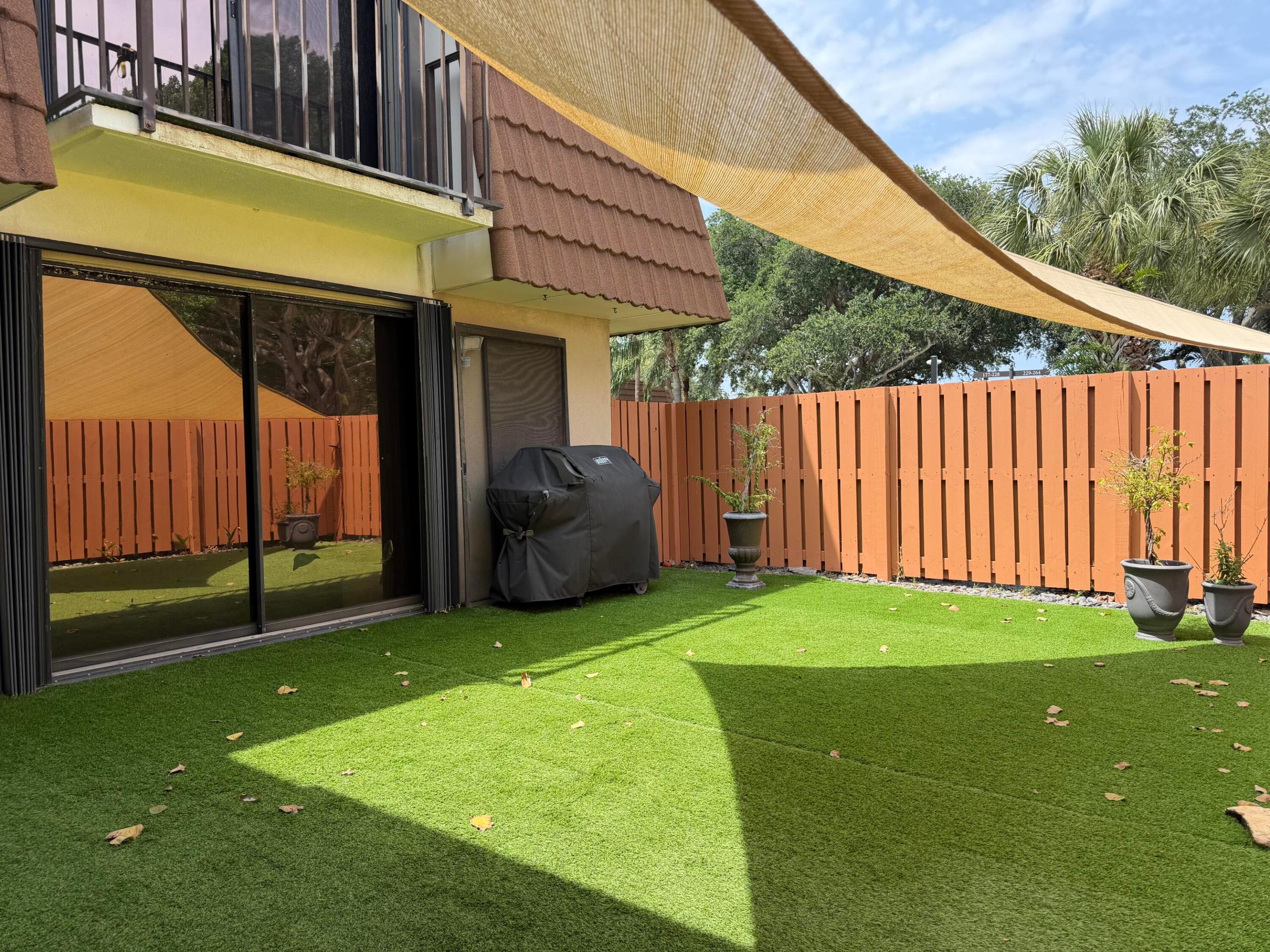 VILLAGE OF SANDALWOOD LAKES NORTH - Residential