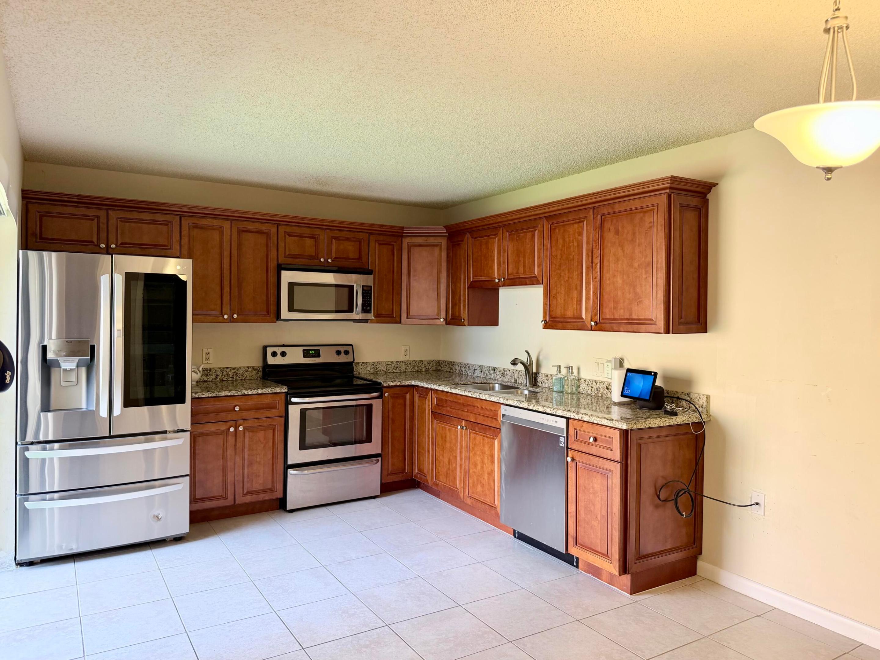 VILLAGE OF SANDALWOOD LAKES NORTH - Residential