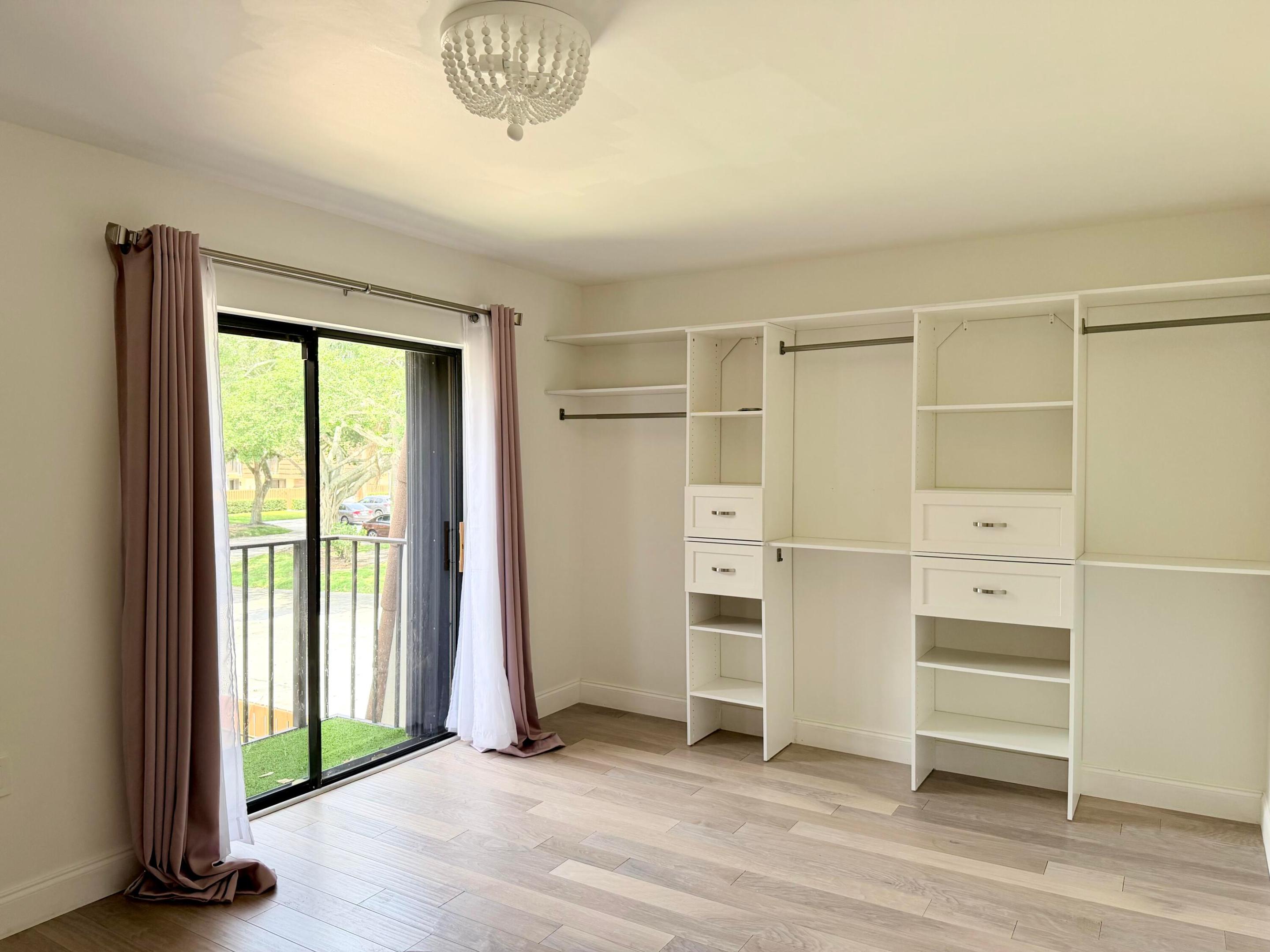 VILLAGE OF SANDALWOOD LAKES NORTH - Residential