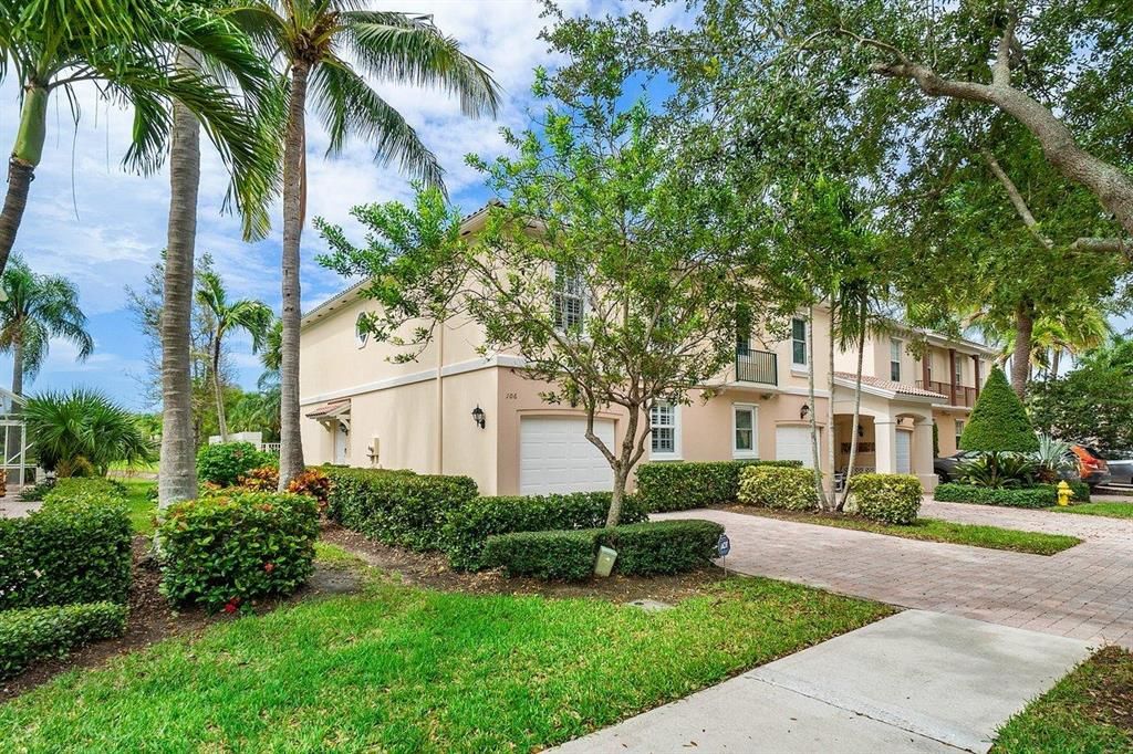Photo of 106 Santa Barbara Way, Palm Beach Gardens, FL 33410 (MLS # R10730562)
