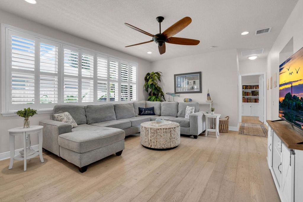 Photo of 471 Oriole Point, Jupiter, FL 33458 (MLS # R11093229)