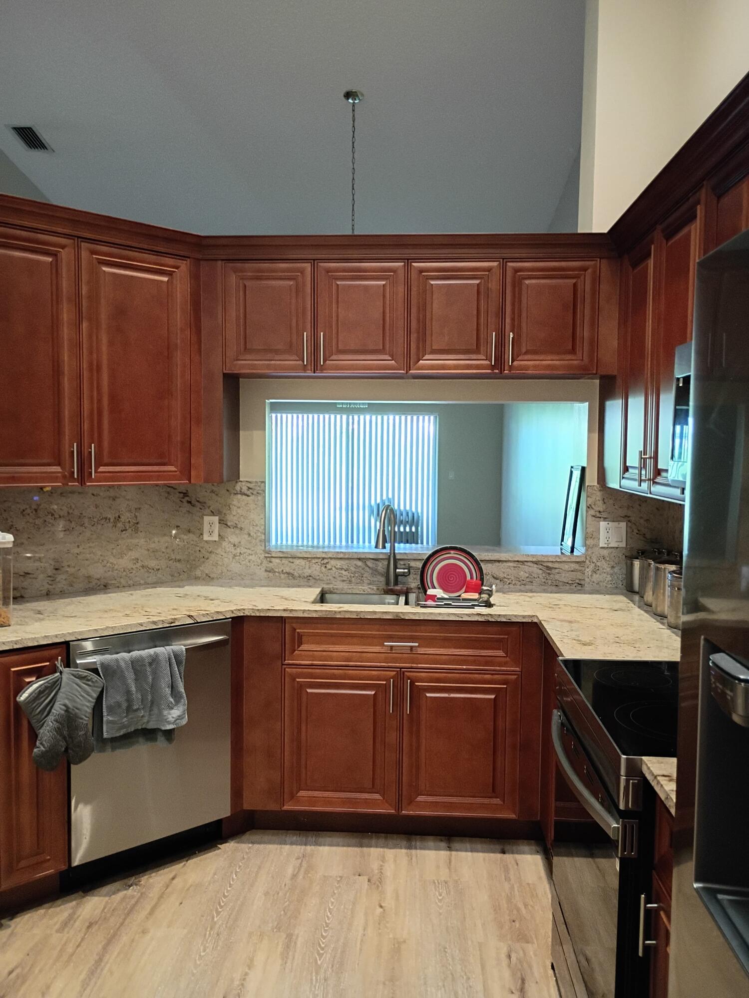 9914 E MALVERN Drive 9914