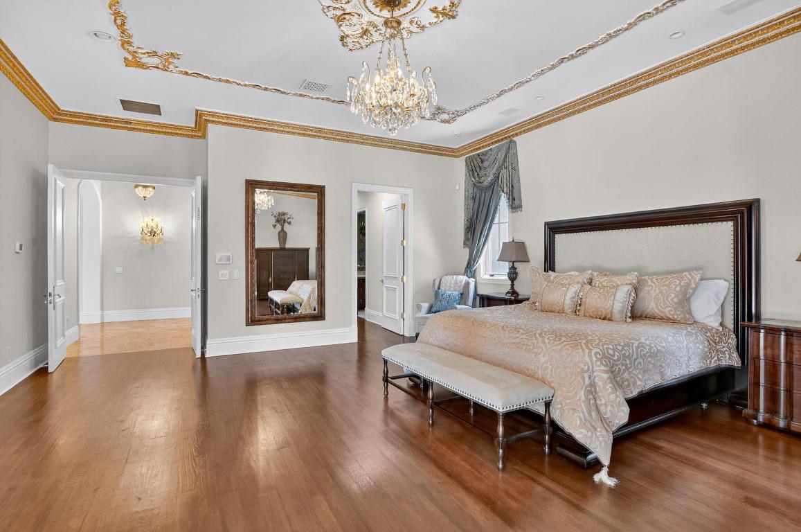 ROYAL PALM YACHT & COUNTRY CLUB - Residential