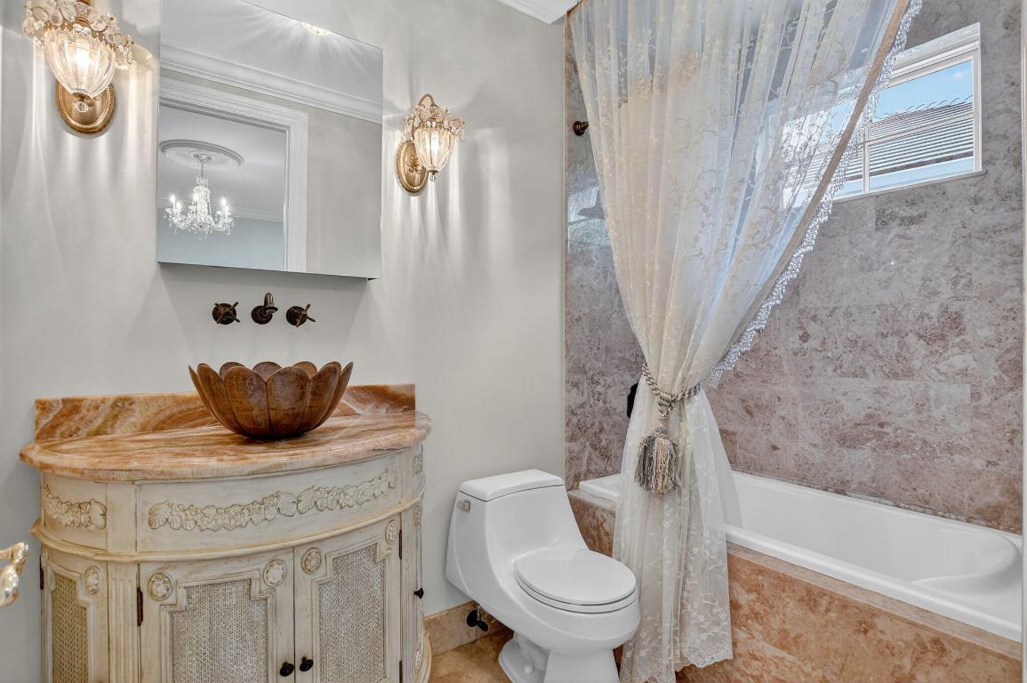 ROYAL PALM YACHT & COUNTRY CLUB - Residential