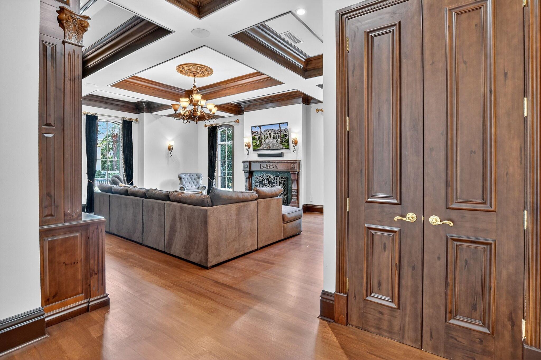 ROYAL PALM YACHT & COUNTR - Residential