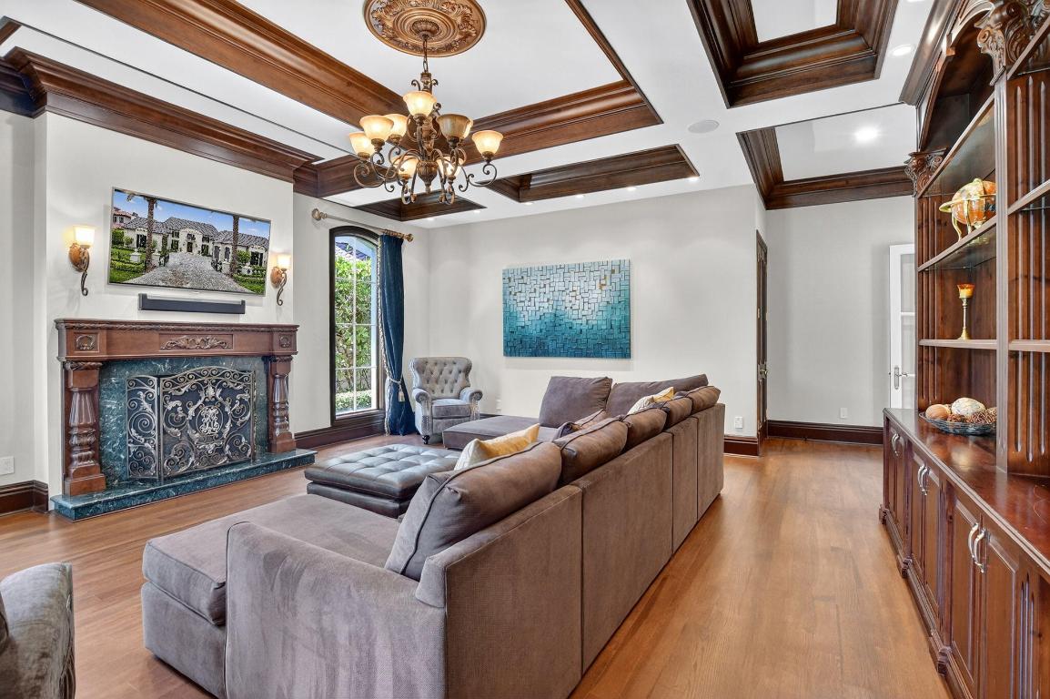 ROYAL PALM YACHT & COUNTRY CLUB - Residential