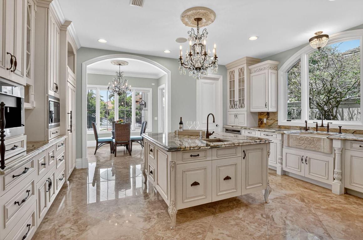 ROYAL PALM YACHT & COUNTRY CLUB - Residential