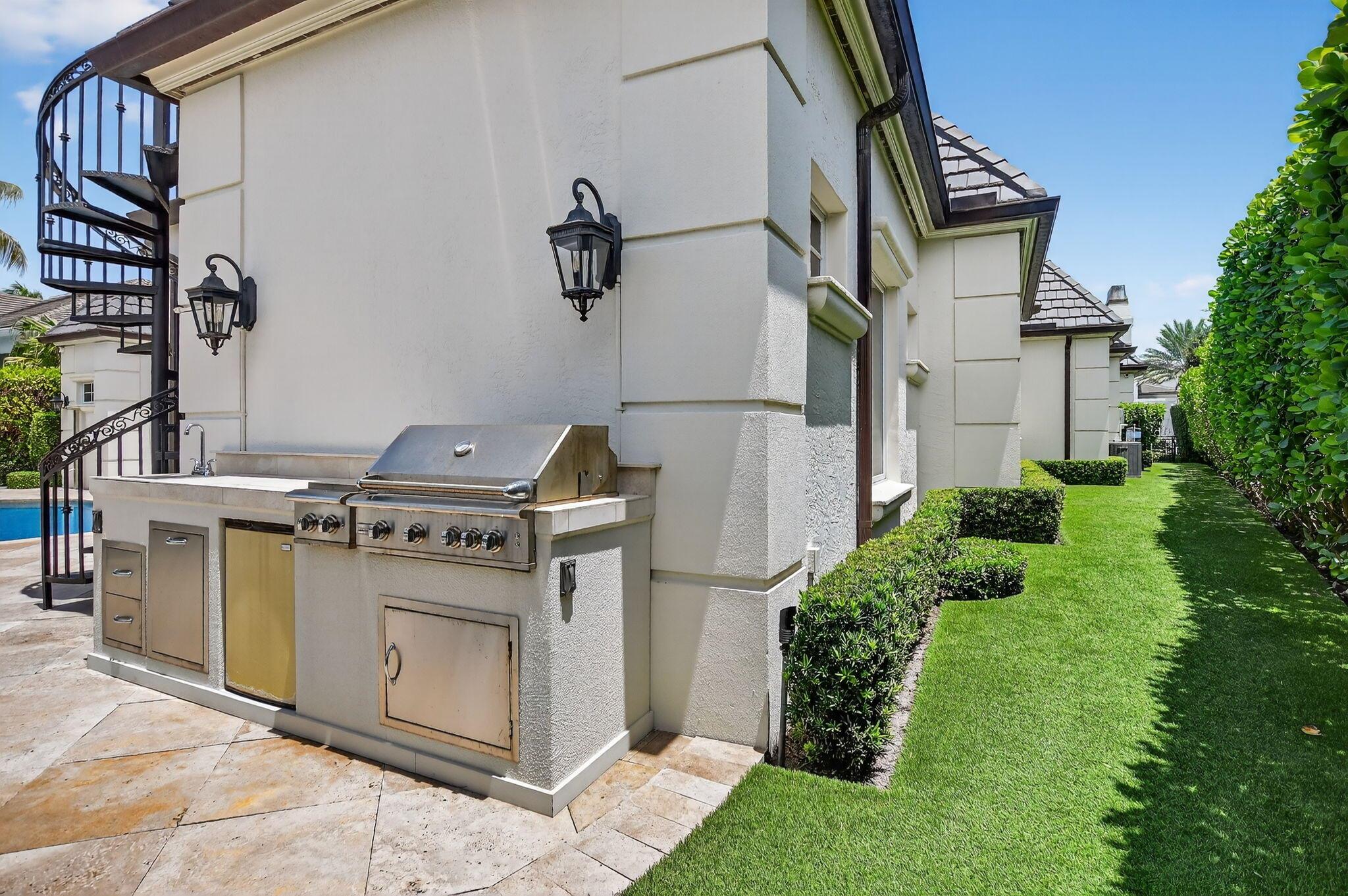 ROYAL PALM YACHT & COUNTR - Residential