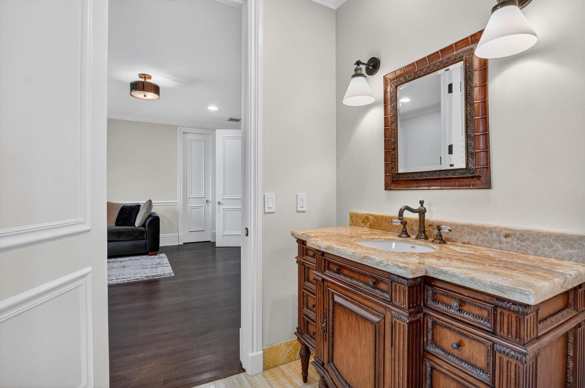 ROYAL PALM YACHT & COUNTRY CLUB - Residential